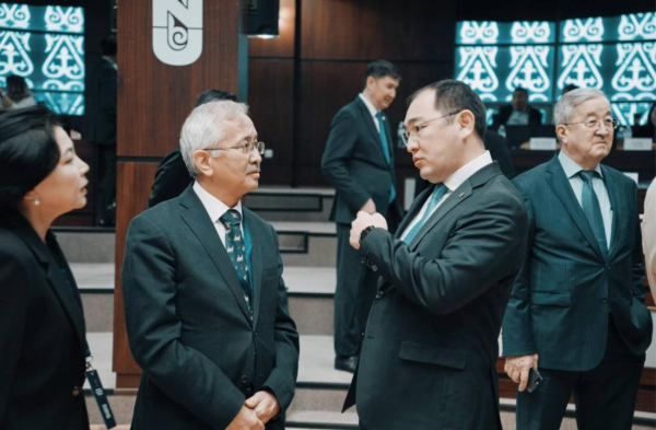 Мировые достижения науки представлены на Форуме учёных-соотечественников в Астане