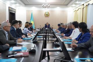 Аким Акмолинской области Марат Ахметжанов встретился с членами общественного совета