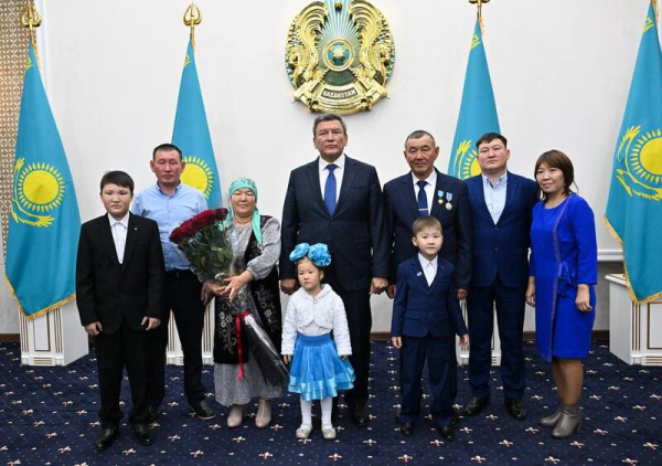 Североказахстанские аграрии снова на высоте: чествование Мурата Каражуманова Североказахстанские аграрии снова на высоте: чествование Мурата Каражуманова