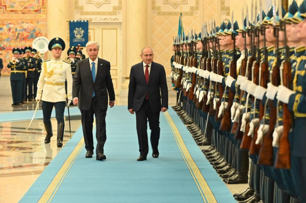 Касым-Жомарт Токаев и Никол Пашинян провели переговоры в Акорде