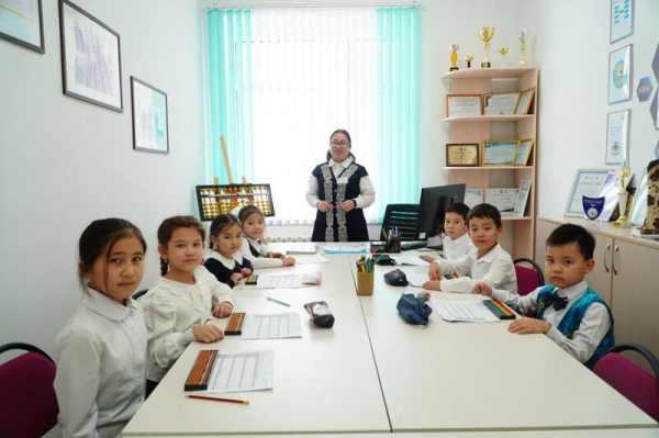 Марат Ахметжанов встретился с жителями Сандыктауского района и обсудил развитие территории