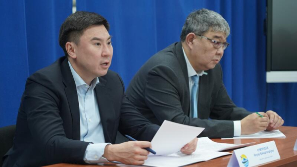 Аким города провёл отчетную встречу с жителями поселка Станционный.