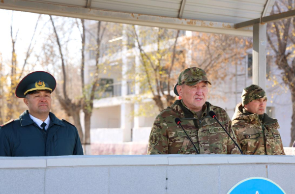 Даурен Косанов проверил боеготовность и условия службы в Луговском гарнизоне