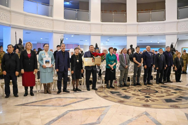 Потомкам казахстанских воинов вручили медаль «За доблесть и верность долгу» Потомкам казахстанских воинов вручили медаль «За доблесть и верность долгу»