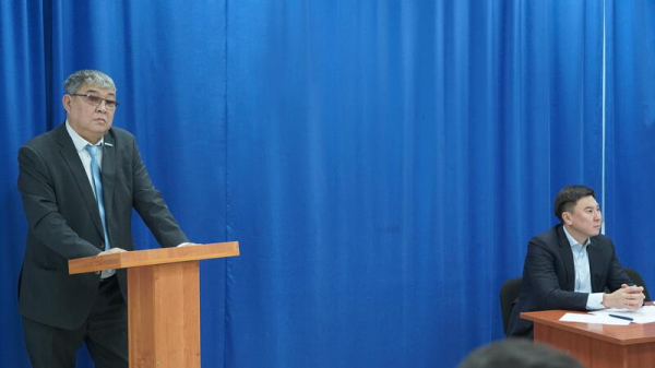 Аким города провёл отчетную встречу с жителями поселка Станционный.