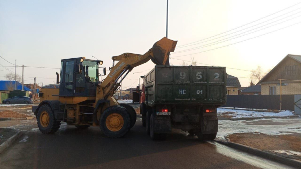 Коммунальные службы продолжают масштабную очистку столицы от снега