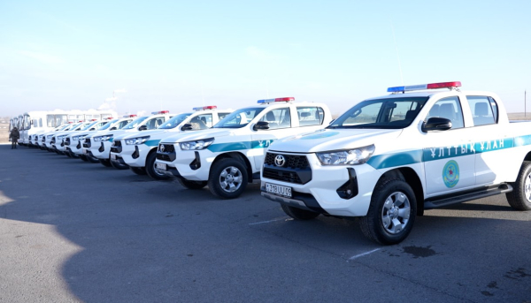 В Караганде гвардейцам вручили ключи от новых служебных автомобилей