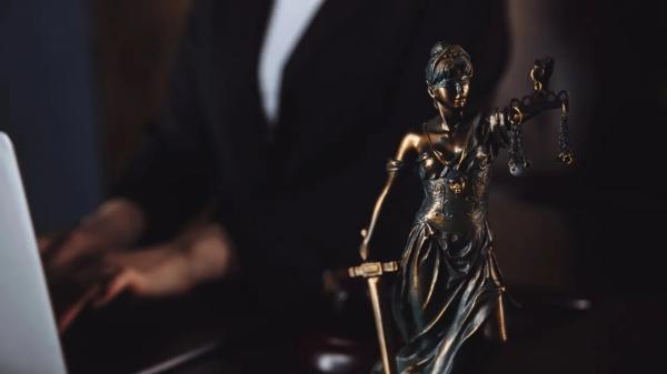 Жительницу Павлодара, выбросившую из окна двоих детей, освободили от уголовной ответственности
Жительницу Павлодара, выбросившую из окна двоих детей, освободили от уголовной ответственности