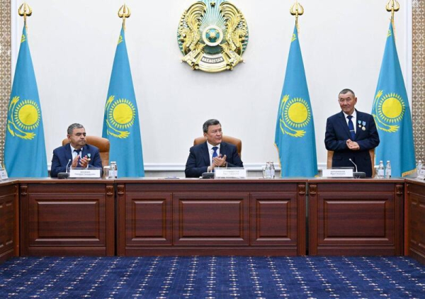 Североказахстанские аграрии снова на высоте: чествование Мурата Каражуманова Североказахстанские аграрии снова на высоте: чествование Мурата Каражуманова