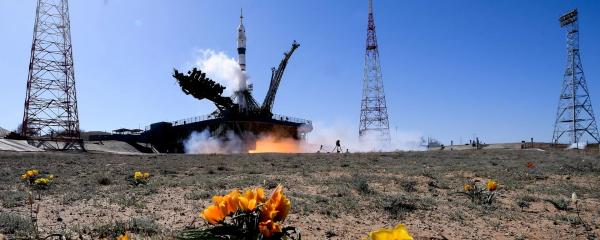 Ракету с пилотируемым кораблем "Союз МС-28" установили на стартовую площадку Байконура