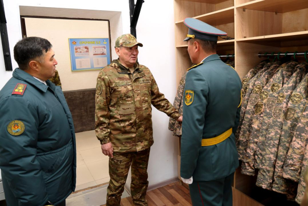 Даурен Косанов проверил боеготовность и условия службы в Луговском гарнизоне