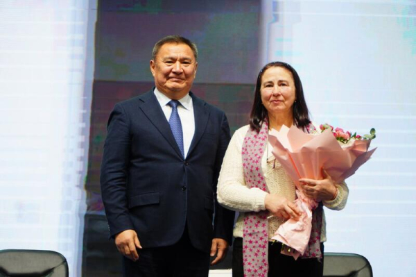 Марат Ахметжанов вручил ключи пострадавшим от паводка жителям села Зеренда