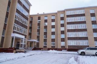 Марат Ахметжанов вручил ключи пострадавшим от паводка жителям села Зеренда