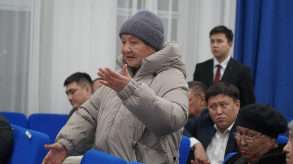 Аким города провёл отчетную встречу с жителями поселка Станционный.