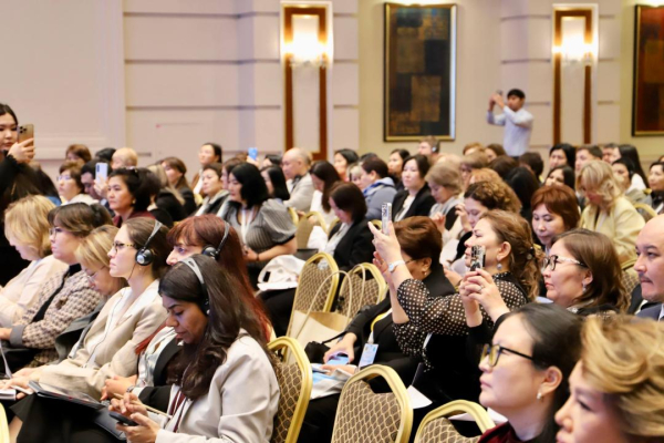 Казахстан внедряет международные практики для развития детей раннего возраста