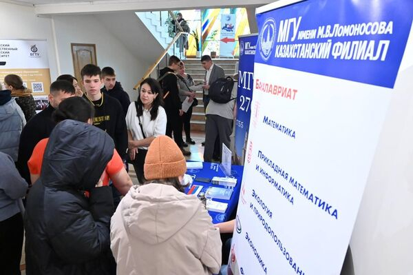 45 российских вузов представили на выставке университетов в Астане