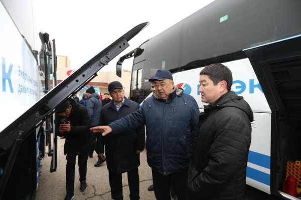 В Актау предприятию MAЭK вручили 20 автобусов В Актау предприятию MAЭK вручили 20 автобусов