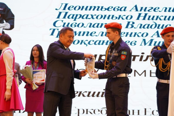 Итоги Года рабочих профессий: наградили студентов колледжей