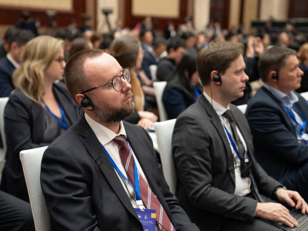 Почему тенге укрепляется и что это значит для нас