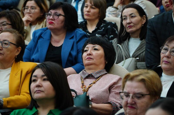 Аким Акмолинской области встретился с населением города Кокшетау