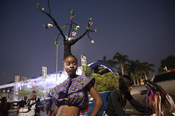 От заплыва памяти в Сиднее до фестиваля причесок в Нигерии: самые яркие фото недели От заплыва памяти в Сиднее до фестиваля причесок в Нигерии: самые яркие фото недели