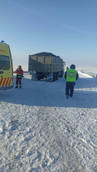 Водитель пассажирского автобуса погиб при столкновении с грузовиком в Абайской области  