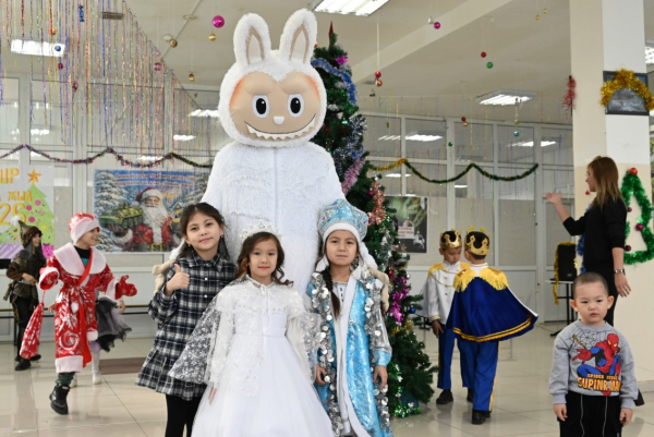 Новогодний праздник для детей военных объединил семьи Конаевского гарнизона