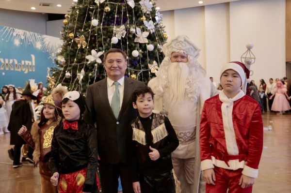 Юных акмолинцев поздравили на президентской ёлке