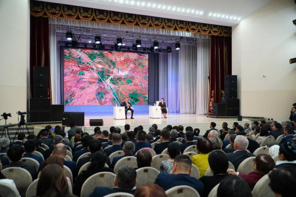 Аким Акмолинской области встретился с населением города Кокшетау