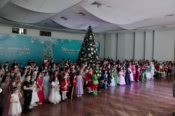 Юных акмолинцев поздравили на президентской ёлке