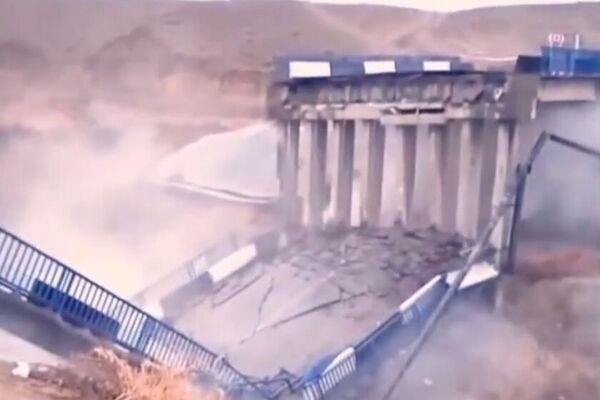 В Туркестанской области обрушился мост В Туркестанской области обрушился мост