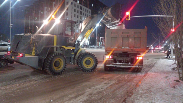 Более 20 тысяч кубометров снега вывезли из Астаны за сутки Более 20 тысяч кубометров снега вывезли из Астаны за сутки