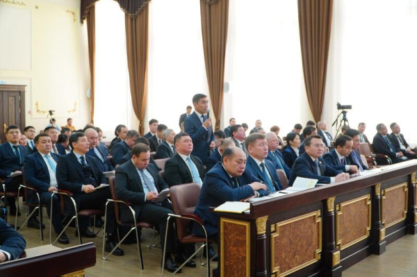 Рост инвестиций и развитие дорожной инфраструктуры рассмотрены на заседании акимата