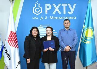 В Таразе вручены первые двойные дипломы выпускникам совместной программы РХТУ и Университета Дулати