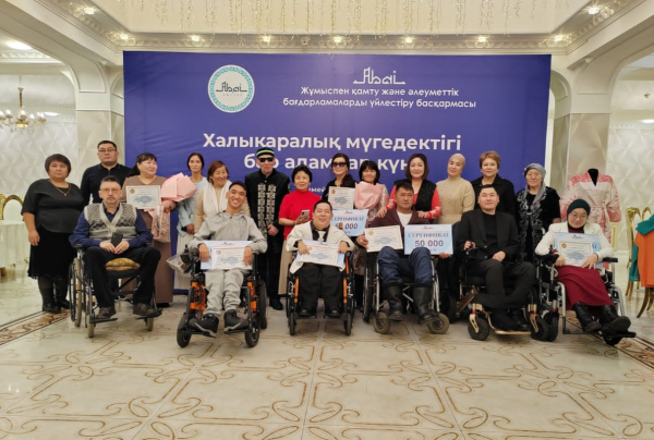 В Семее наградили активных граждан с инвалидностью и волонтёров региона В Семее наградили активных граждан с инвалидностью и волонтёров региона