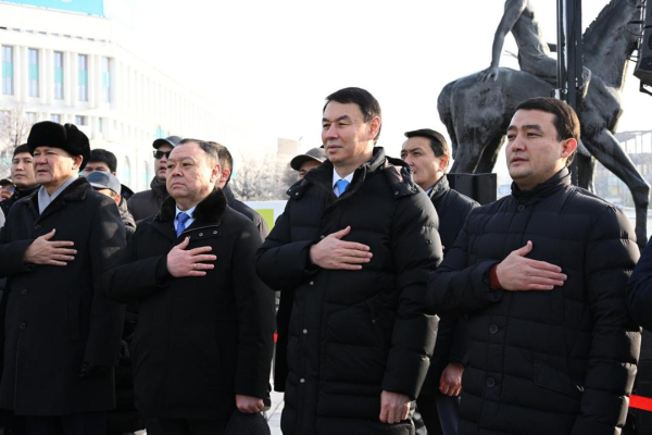 Память героев Независимости почтили в Алматы Память героев Независимости почтили в Алматы