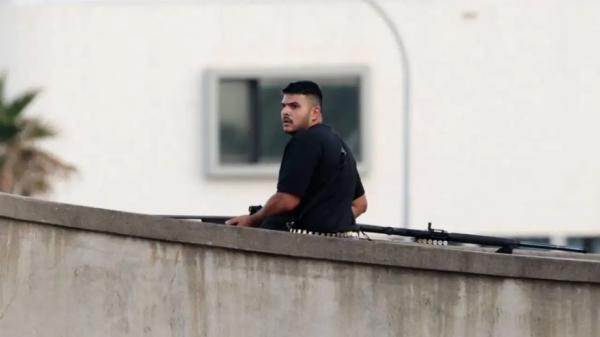 "Появится возможность допросить". Мужчина, стрелявший в людей на пляже в Австралии, вышел из комы
"Появится возможность допросить". Мужчина, стрелявший в людей на пляже в Австралии, вышел из комы