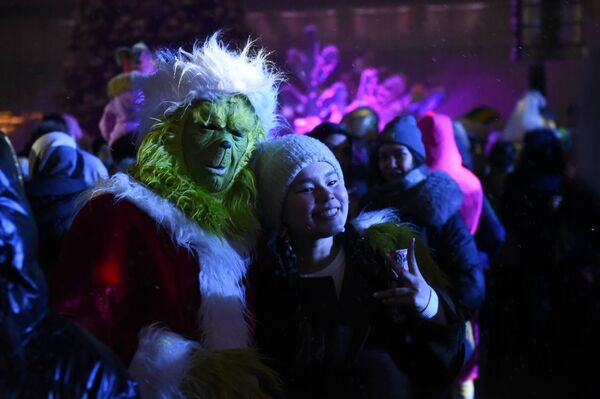 В Алматы зажгли главную новогоднюю елку