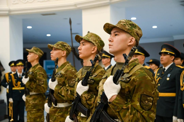 Молодые солдаты творческого взвода дали клятву на верность Родине Молодые солдаты творческого взвода дали клятву на верность Родине