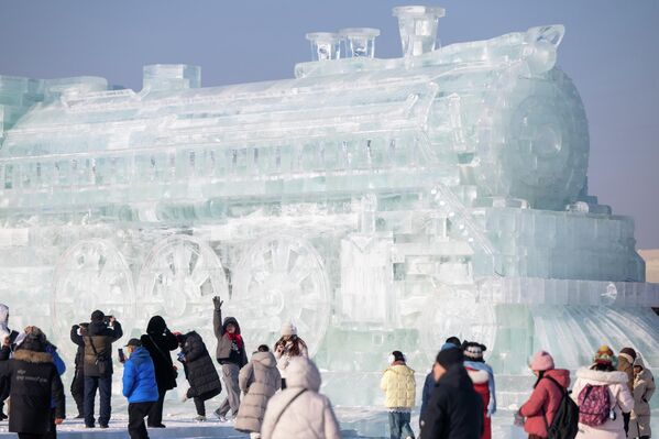 Самый большой снеговик в Азии и другие эффектные фото ледового парка в Харбине 