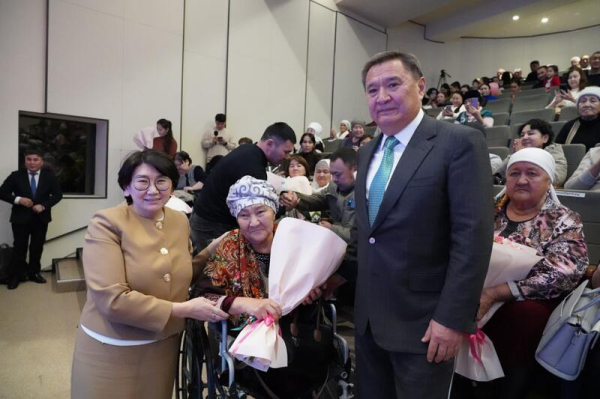 В новую квартиру &ndash; в Новый год: очередникам Косшы вручили ключи