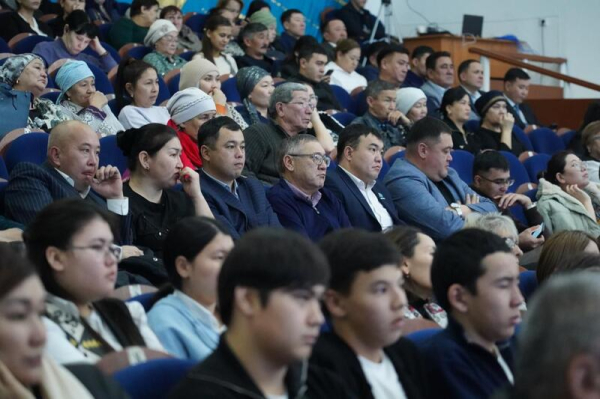 Аким Акмолинской области Марат Ахметжанов провел встречу с жителями Коргалжынского района Аким Акмолинской области Марат Ахметжанов провел встречу с жителями Коргалжынского района