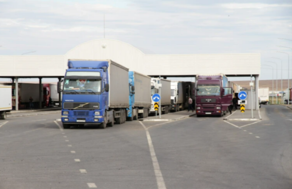 Отсутствие точного контроля за движением груза выявлено на границах Казахстана
Отсутствие точного контроля за движением груза выявлено на границах Казахстана