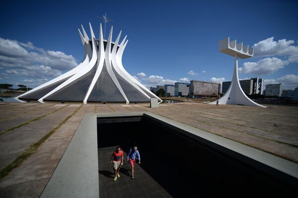 От "Хан-Шатыра" в Астане до "Тонкого дома" в Лондоне: самые необычные здания мира фото