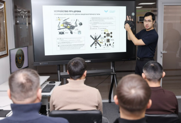 Спецподразделение «Бүркіт» Национальной гвардии осваивает FPV-дроны Спецподразделение «Бүркіт» Национальной гвардии осваивает FPV-дроны