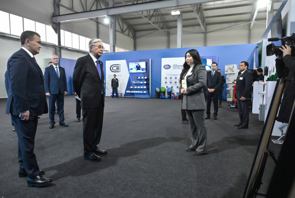 Обрабатывающая промышленность Астаны: Токаев посетил индустриальную выставку