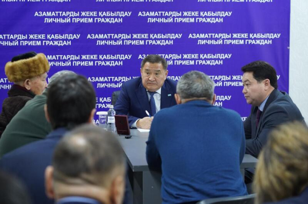Аким Акмолинской области Марат Ахметжанов провел встречу с жителями Коргалжынского района Аким Акмолинской области Марат Ахметжанов провел встречу с жителями Коргалжынского района