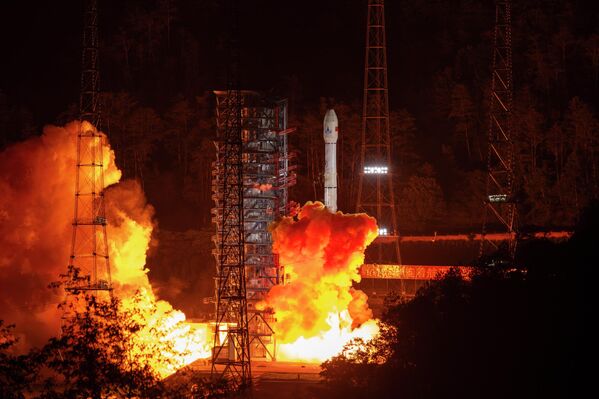 Межзвёздный объект 3I/ATLAS и туманность-бабочка: самые необычные космические фото - 2025