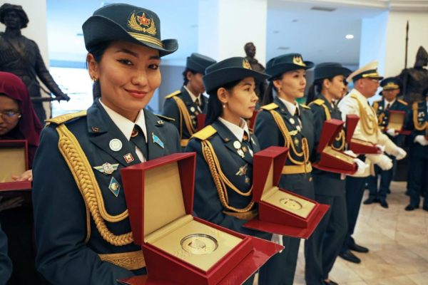 Министр обороны поблагодарил участников международного музыкального фестиваля в Катаре