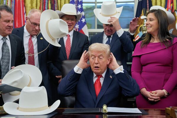 От заплыва памяти в Сиднее до фестиваля причесок в Нигерии: самые яркие фото недели От заплыва памяти в Сиднее до фестиваля причесок в Нигерии: самые яркие фото недели